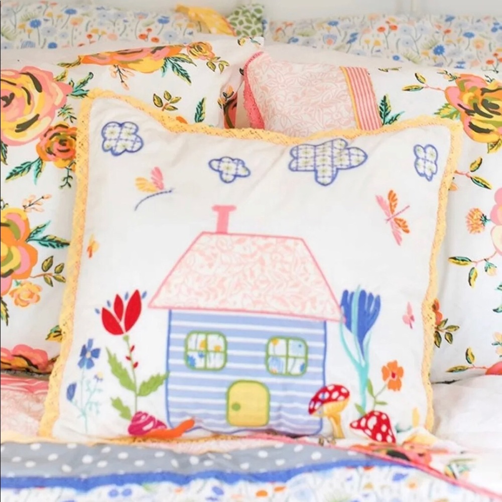 NWT Matilda Jane Happy Life Throw Pillowca…